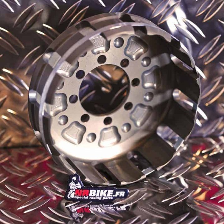 Cloche allégée en ergal pour Ducati