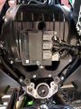 emplacement de l'ecu du Z900 sous le reservoir