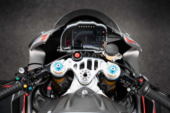 dashboard I2m sur une aprilia RSV4