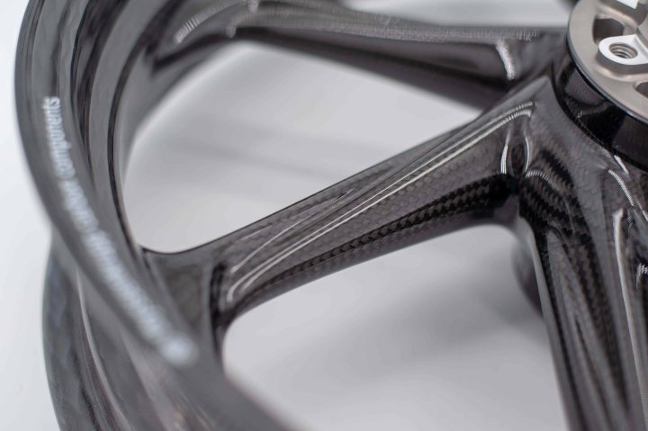 Roues carbone Thyssenkrupp  APRILIA RSV4 et TUONO V4 09-23