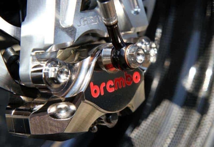 ETRIER ARRIERE BREMBO P2 34 CNC NICKEL ENTRAXE 84MM (120A44140)