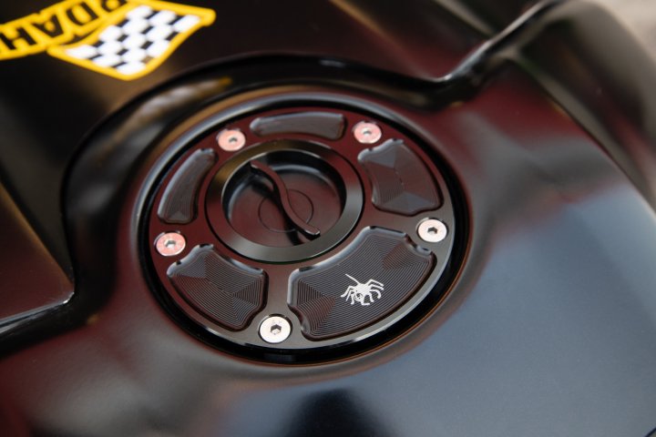 BOUCHON DE RESERVOIR SPIDER APRILIA RSV4 / Tuono V4 (60.A03)