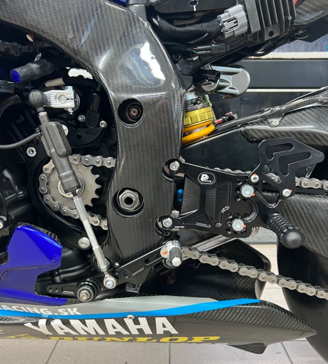 COMMANDES RECULÉES PP-TUNING YAMAHA R1 20-24