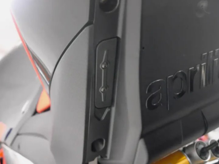 Support d'échappement Evotech pour Aprilia RSV4 21-24 (PRN015528)