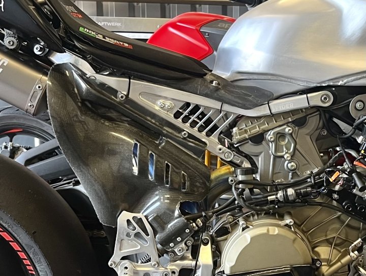 Boucle arrière alu taillé masse Spider pour Ducati Panigale V2 2020-2024  (15.D300)