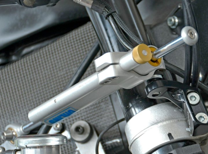 KIT DE MONTAGE D'AMORTISSEUR DE DIRECTION LATÉRALE OHLINS MELOTTI RACING YAMAHA R6 17-24