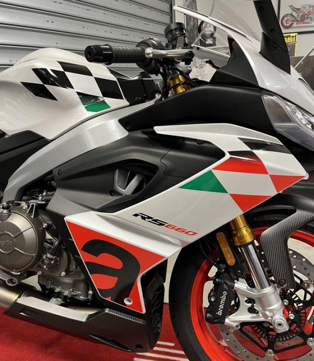 CARENAGE GAUCHE APRILIA RS660 EXTREMA (2B006619000Q4)