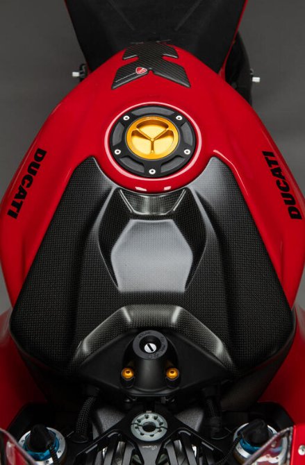 Protection de réservoir LIGHTECH carbone mat pour PANIGALE V4 / V4S 2025