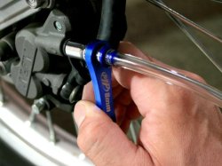 Mini purgeur de frein 8mm avec clapet anti-retour et durite intégrée