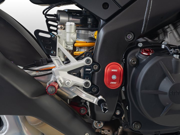 Platines de déport pour repose pied d'origine Aprilia RSV4 2017-2026 (PAC07D)