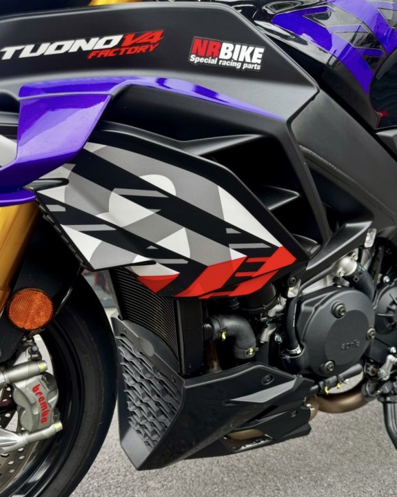 Sabot moteur noir Aprilia Tuono V4 2025-2026 (2S002519)