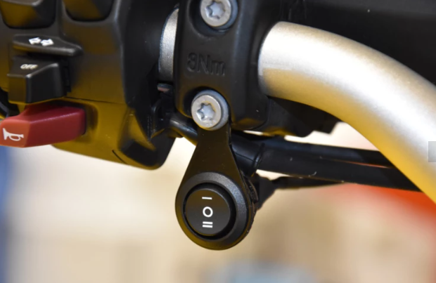 Eliminateur contrôleur de moteur de valve d'échappement HEALTECH pour HONDA CBR1000RR-R 2020-2025 (ESE-SW-H05)