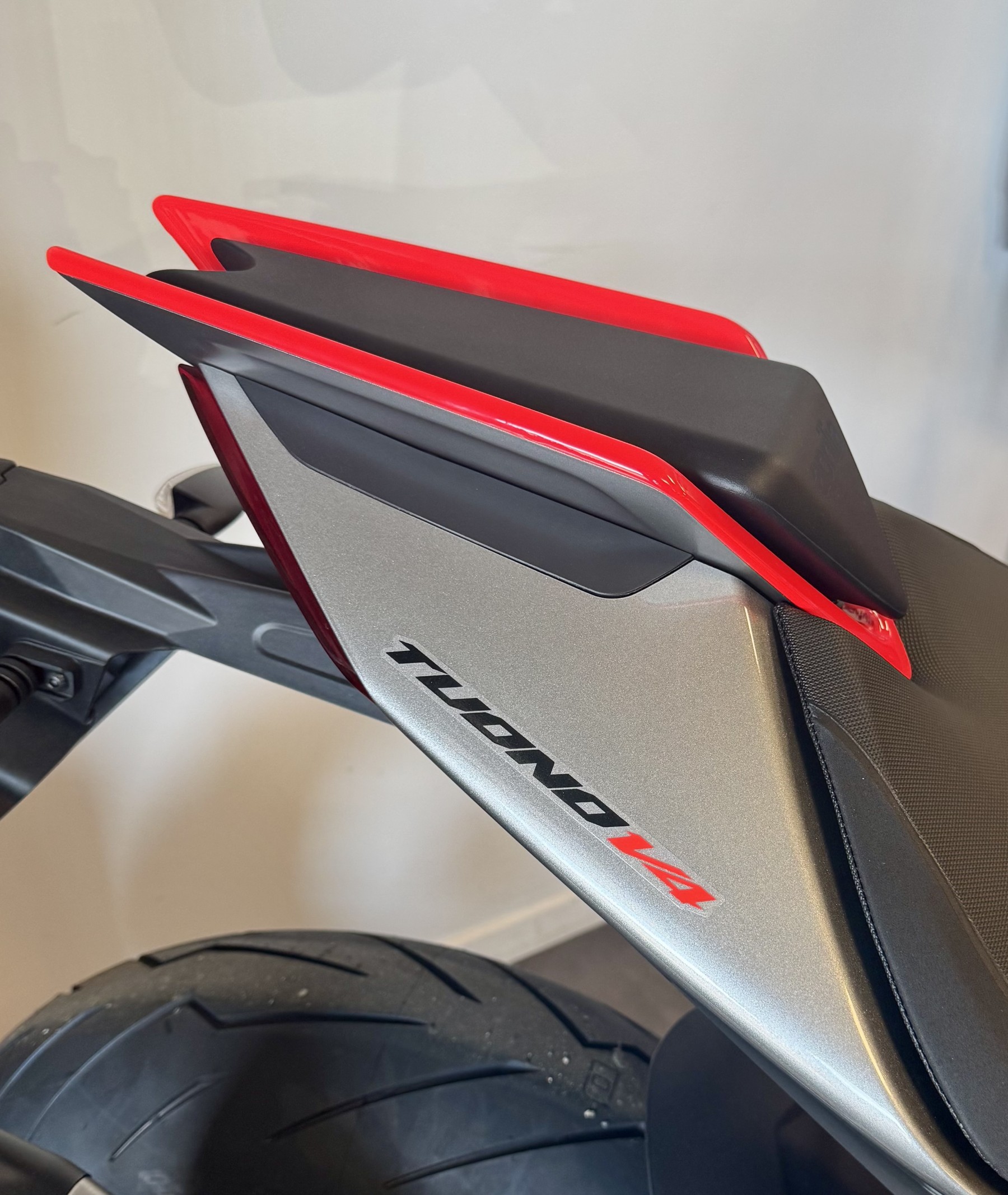 Montage sur Tuono V4