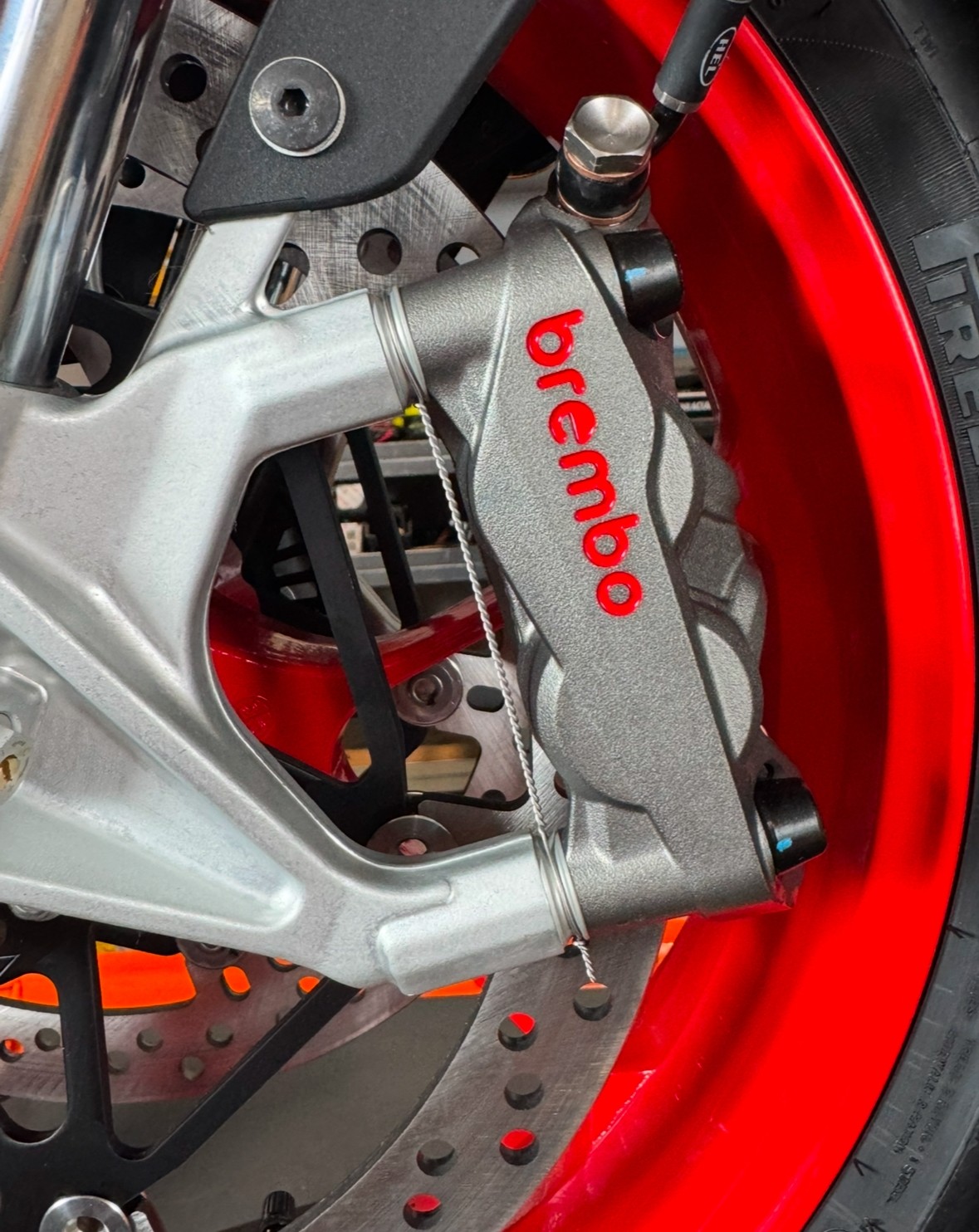 Etriers Brembo Hypure monobloc 100mm