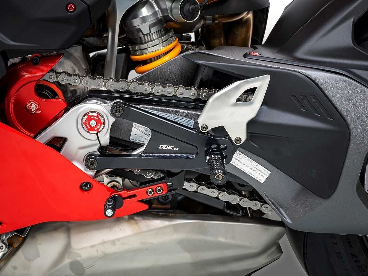Commandes reculées réglables DBK Ducati Panigale V4, V4s 2025 (PRV402)