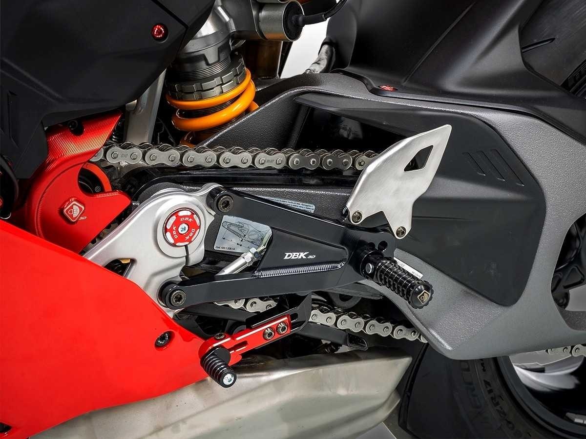 Commandes reculées réglables DBK Ducati Panigale V4, V4s 2025 (PRV402)